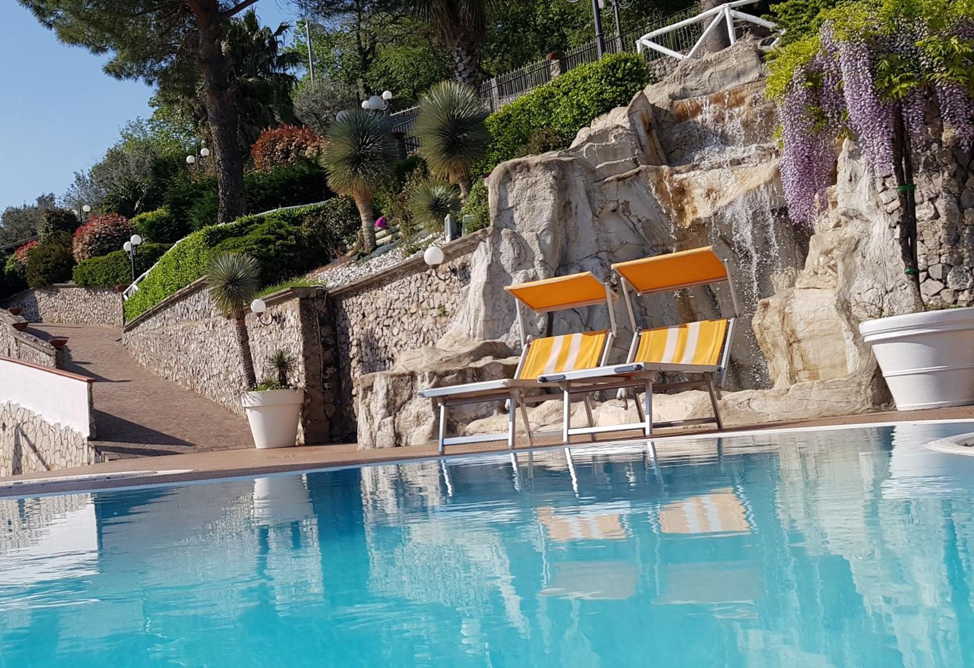 Villa Al Rifugio กาวา เด ตีร์เรนี ภายนอก รูปภาพ